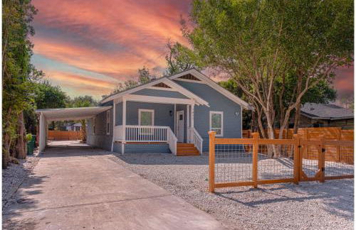 Unwind in Style 4BR2BA Quick Access to Downtown - Foto 1