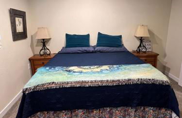 Peaceful Lakeside Retreat - Cozy 3BR Waterfront Home - Foto 33