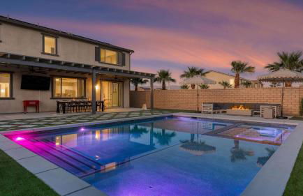 Desert Eden by Avantstay 6BR w/ Ensuite Backyard Oasis w/ Pool & Hot Tub! - Foto 2
