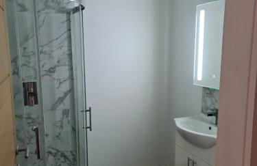 2 Bedroom Central Apartment - Photo 12