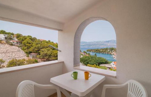 Gorgeous Apartment In Supetar-Splitska - Photo 6