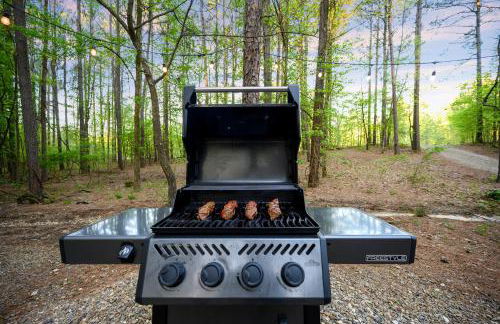 Hickory Bear - Cabin surrounded by pines, Sleeps 10, Hot Tub, Fire Pit, Arcade, Foosball Table & Deck Slide - Photo 78