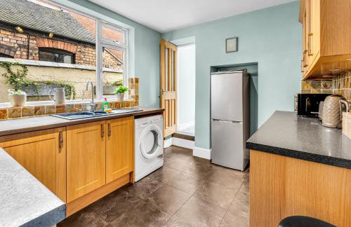 Spacious Stoke Townhouse 3BR Near Hospital & M6 with Parking - Foto 19