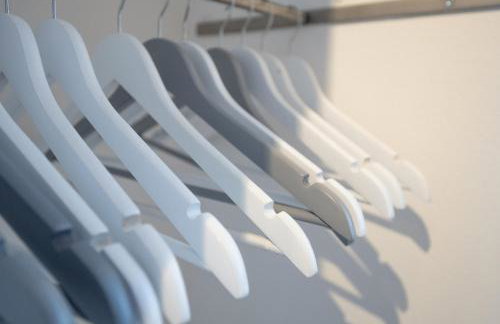 CASA8070 - Exklusive große Maisonette-Wohnung 91 qm für Familien, Gruppen, Geschäftsreisende, inklusive Parkplatz, WLAN, Kaffee und Tee, voll ausgestattet für 1 bis 9 Personen, zentrumsnah an der Autobahn A9 Ingolstadt-Süd - Photo 23