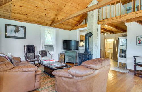 Less Than 1 Mi to Beaches Home with Deck in Oak Bluffs - Foto 9