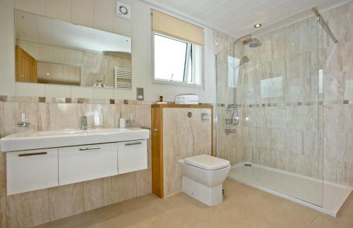 Amber Lodge, Strawberryfield Park - Hot Tub - Free WiFi & Parking - Photo 24