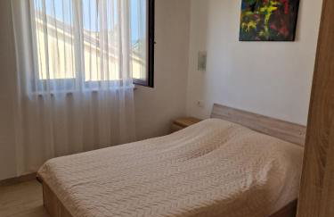 Apartments by the Beach with Pool and Lounge Beds - Miral Apartments - Foto 17