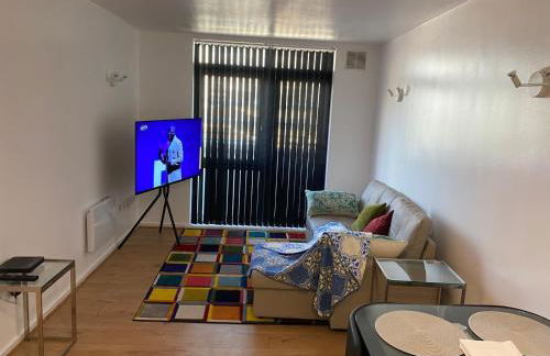 Cozy Entire Apartment with Free onsite Parking, 2-Min Walk to Barking Station - Foto 4