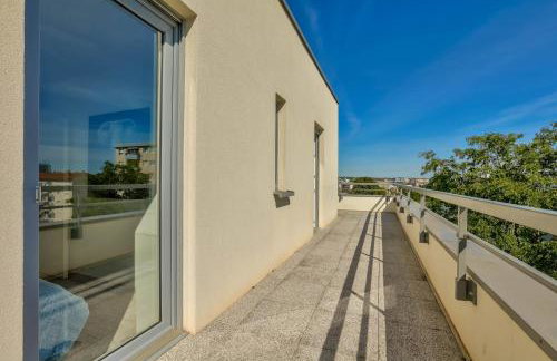 Stunning 2BR Flat with Terrace and private parking - Foto 14