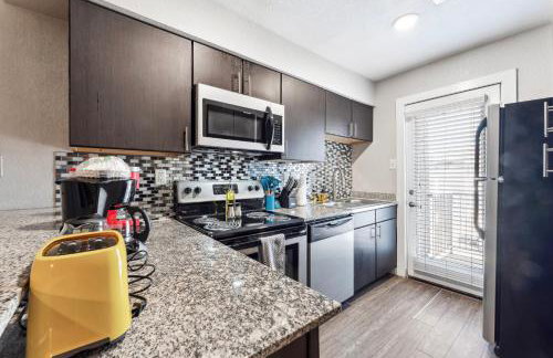 Economy King Bed Suites w Pool, Next to Downtown - Foto 17