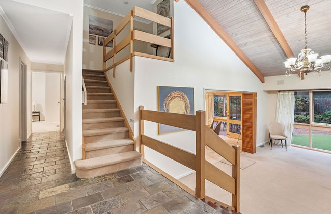 Stylish Retreat at Wheelers Hill 5BRM - Foto 41