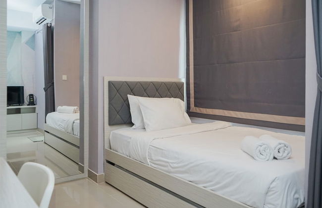 Fancy And Comfy Studio At B Residence Apartment - Photo 1