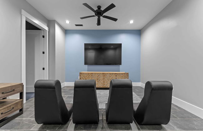 Blue Heron by Avantstay Lakefront, Dock, Pool, Theater Sleeps 22 - Foto 45