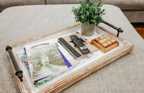 Fenced Yard and Patio W Grill plus Game Room - Foto 9