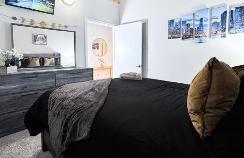 Luxéry Stay Chicago - Themed Units! Close to Downtown, McCormick Place & Wintrust Arena - Photo 1