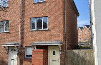 Ashford 4-Bed Townhouse with Garden and Parking - Foto 33