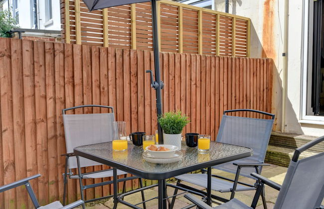 Beautiful 4 Bed House, 3 Minutes to Sea, Sleeps 8 - Foto 23