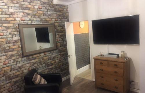 Cosy Apartment in Private Courtyard - Photo 4