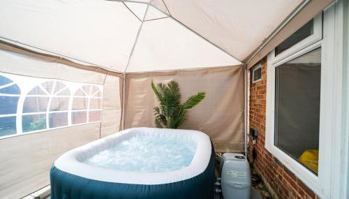 Open Mind Property - HotTUB, 4 Beds & 2 Free Parking - Foto 1