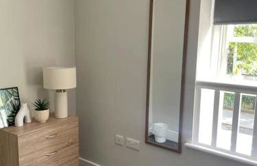 Oak House by ShortStays4U A Modern 3Bedroom Townhouse with free parking in town! - Foto 8