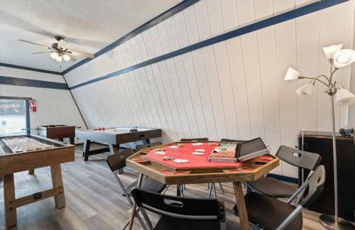 Douglas Lake Cabin with Hot Tub, Golf & Marina Views - Photo 37