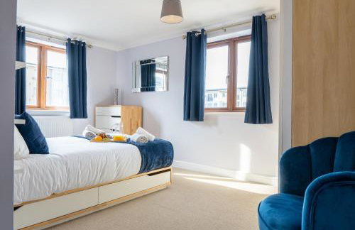 Homely Two Bedroom Apartment in Milton Keynes - Free Parking, WiFi, & Netflix - Photo 7