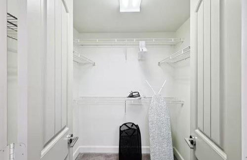 Modern 2B Close to The Star Toyota HQ Legacy West - Foto 14