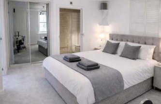 The Grand 4-Bed Ebbsfleet Home - Big Garden & Parking Space, Near Bluewater - Foto 9