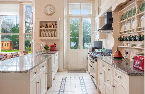 Stunning Apartment in Victorian Villa with Garden - Photo 16