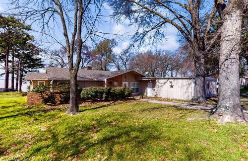 Laid-Back Lake House with Wraparound Deck - Foto 22