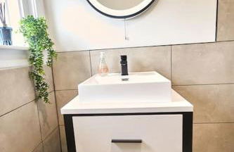 Modern 3 Bedroom Apartment - Photo 21