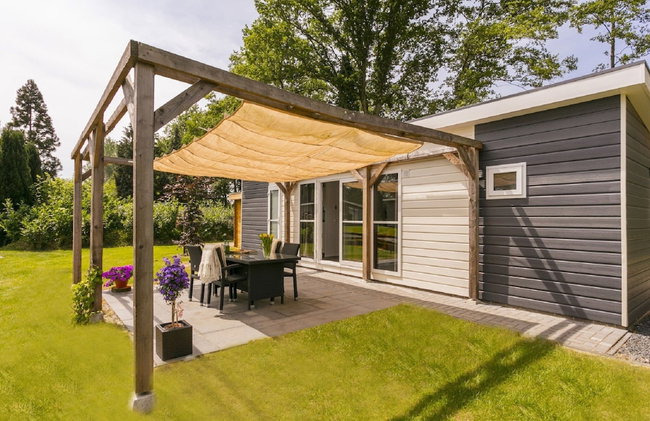 Sunlit Chalet by the Pond - Foto 5