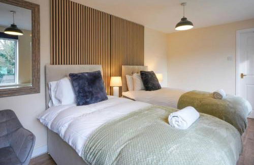 Orchard Bungalow - Sleeps 10 - Close to Town Centre - Free Parking, Pool Table, Fast Wi-Fi and Smart TV with Netflix by Yoko Property - Foto 15