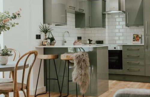 Lovely Chorlton Flat! 5 Seconds to Bus Stop & 2 Minutes to Tram Station - Foto 2