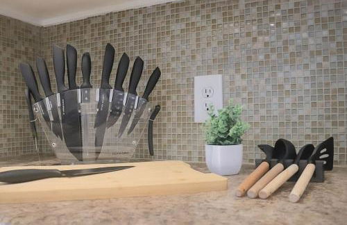 Majestic 2BR home in Houston with BBQ, Gym& Pool - Foto 18