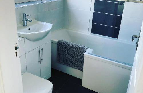 Bay View Bungalow Benllech, 5 Min Walk from Beach - Foto 5