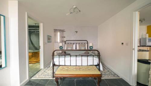 St Davids Hideaway with Roll-top Bath & Log Burner - Foto 3