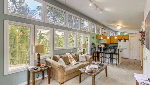 Blue Ridge Retreat w/ Deck: Hike, Sip & Explore! - Foto 1