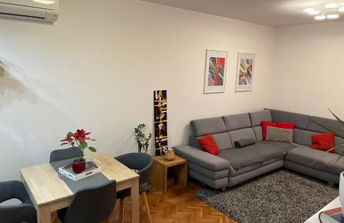 Split apartment - 5 min by car to the beach & city center - free public parking - Foto 7