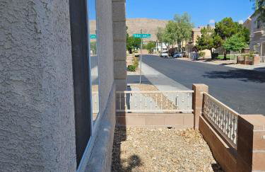 This cute 3 bedroom 2 and half bath is cozy - Photo 60