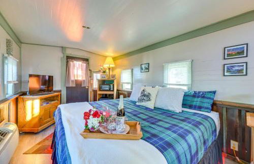 Couples Escape in Railcar, 13 Mi to Mount Rainier! - Photo 2