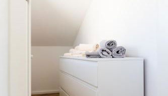 2 BR Loft - LUXUS - MODERN - PARKPLÄTZE - KAFFEE - NETFLIX - WEINBERGBLICK - KÜCHE - BALKON - Foto 2, towels