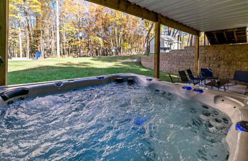 Impressive Dual Woods and Lake Homes That Sleep 32 - Foto 43