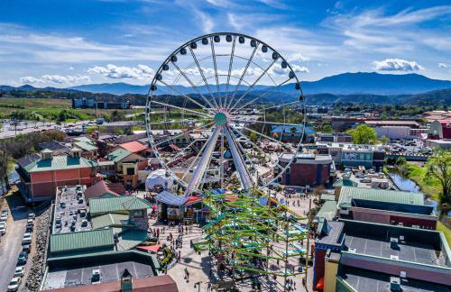 Indoor Pvt Pool, Pkyway, 44, HotTub, BBQ, King - Photo 48