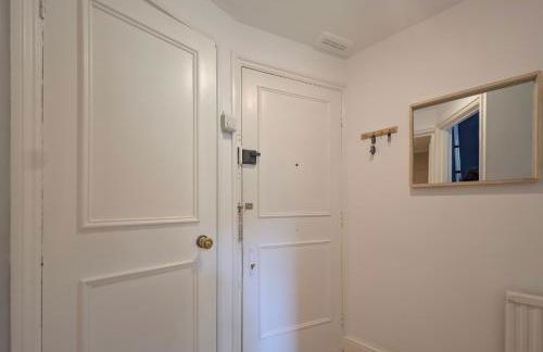 Comfy & Convenient 1-Bed Flat in Quiet Maida Vale - Photo 37
