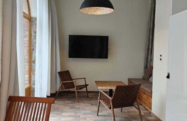 HexenburgbeiDresden Apartment mit Sonnenterrasse, Alkovenbett, Wohn- und Essbereich, Fußbodenheizung und Klimaanlage, Decke - Foto 7