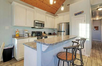 Waterfront Shared Pool w/ Bay Views, Boat Dock Oscar's Lodge by Avantstay - Foto 22