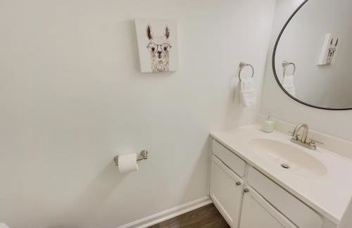 5 Min to Beach—King Beds - Photo 16