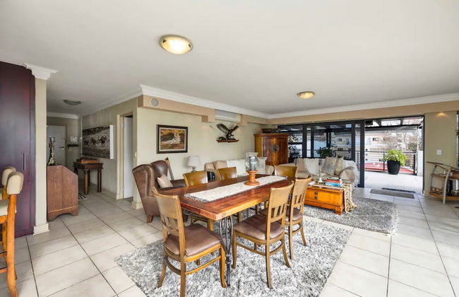 Bright and Stylish Beachfront Apartment - Foto 5