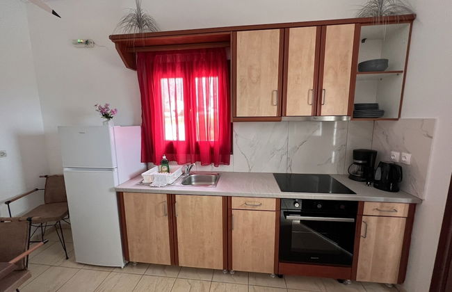 Birds Villa Apartments with Heated Pool - Including Car and Breakfast - Photo 35